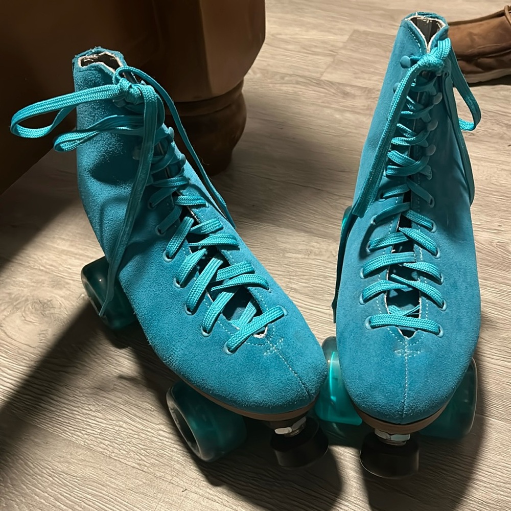 Sure grip teal roller skates
